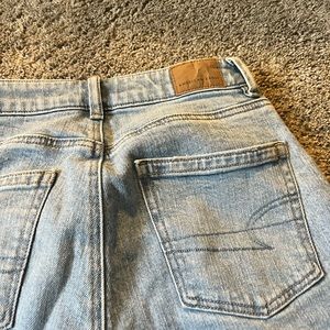 American Eagle light-washed “Strigid Mom Jean”
